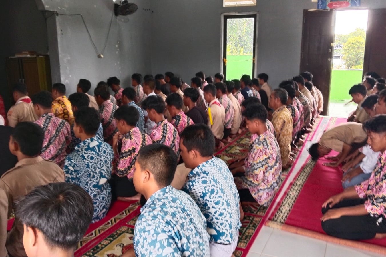 Rutinitas Shalat Bersama