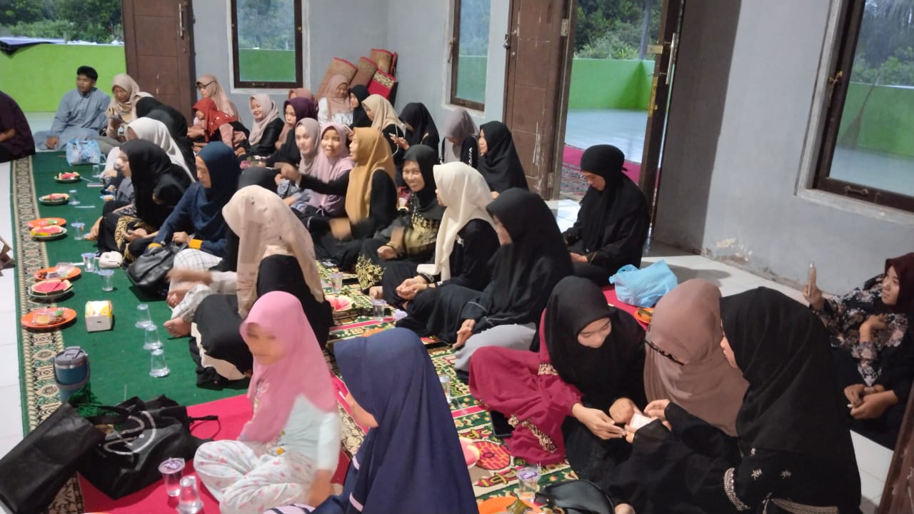 Pesantren Ramadhan dan Berbagi Takjil Bersama