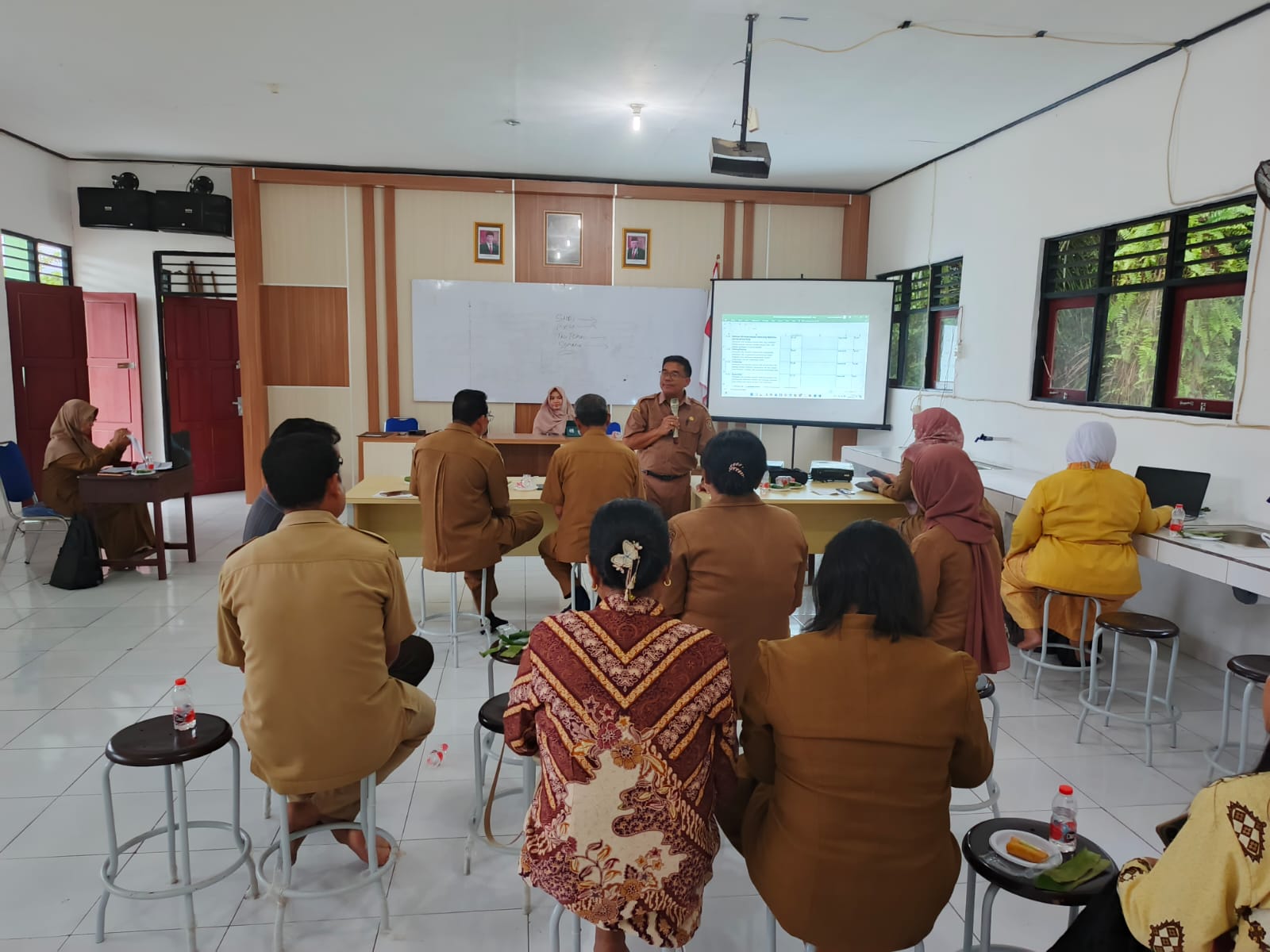 Berita Monitoring dan Evaluasi Kurikulum Merdeka SMAN 1 Kotawaringin Lama Oleh Pengawas SMA/SMK Prov Kalteng